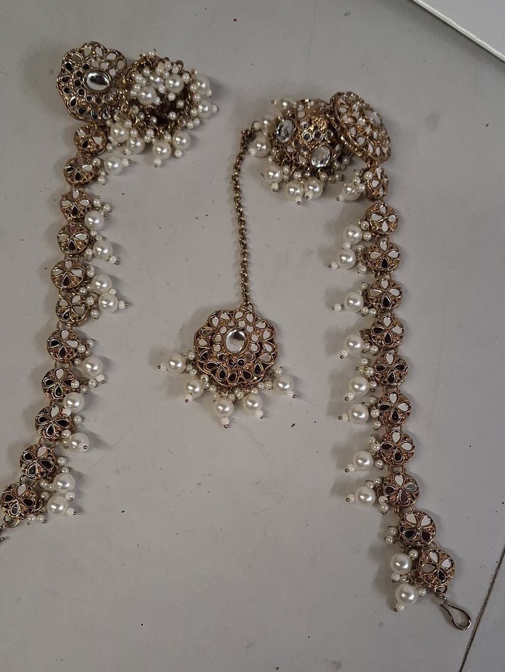 NWT Gold and Pearl Bridal Earrings & Maang Tikka Set